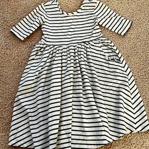 Hanna Andersson 130 size 8 skater dress with pockets